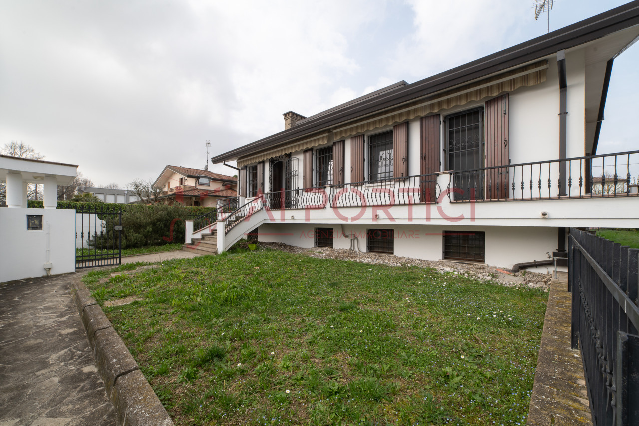 Foto Bifamiliare Piove di Sacco (Padova)